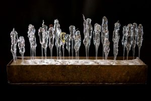 Manif de mécontents, verre borosilicate, par Philippe Marchenay